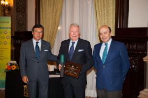 El presidente de Caja Rural del Sur recibe el premio 'San Isidro a la Excelencia Agroalimentaria' del Colegio de Ingenieros Agrónomos de Andalucía
