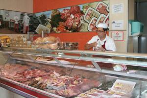 ADAD apoya la modernización de la única empresa comarcal de producción y comercialización de carne ecológica