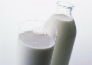 La UE aprueba la normativa que reforzará el peso de los productores de leche