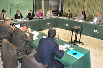 Imagen de la reunión del consejero con representantes del sector agrario
