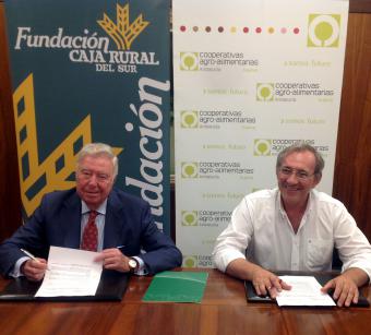 José Luis García Palacios y Francisco Javier Contreras Santana firmaron el acuerdo de colaboración