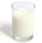 El precio en origen de la leche en España cayó un 0,35% en junio, según MARM