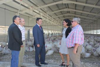 El viceconsejero de Agricultura visita la granja avícola de Hierros y Mallas Almargen
