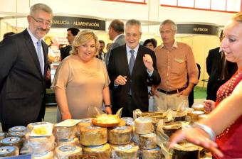 Griñán inaugura la Feria Internacional del Sector Caprino y sus Derivados