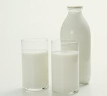 La UE sacará lácteos de los almacenes públicos ante la mejora de los precios