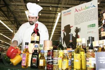 Los centros Walmart Supercenters y Supermercados Amigo promocionan para la  Navidad productos andaluces en Puerto Rico
