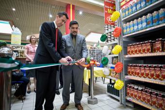 Un total de 40 empresas andaluzas promocionan sus productos en los supermercados húngaros CORA con apoyo de la Junta